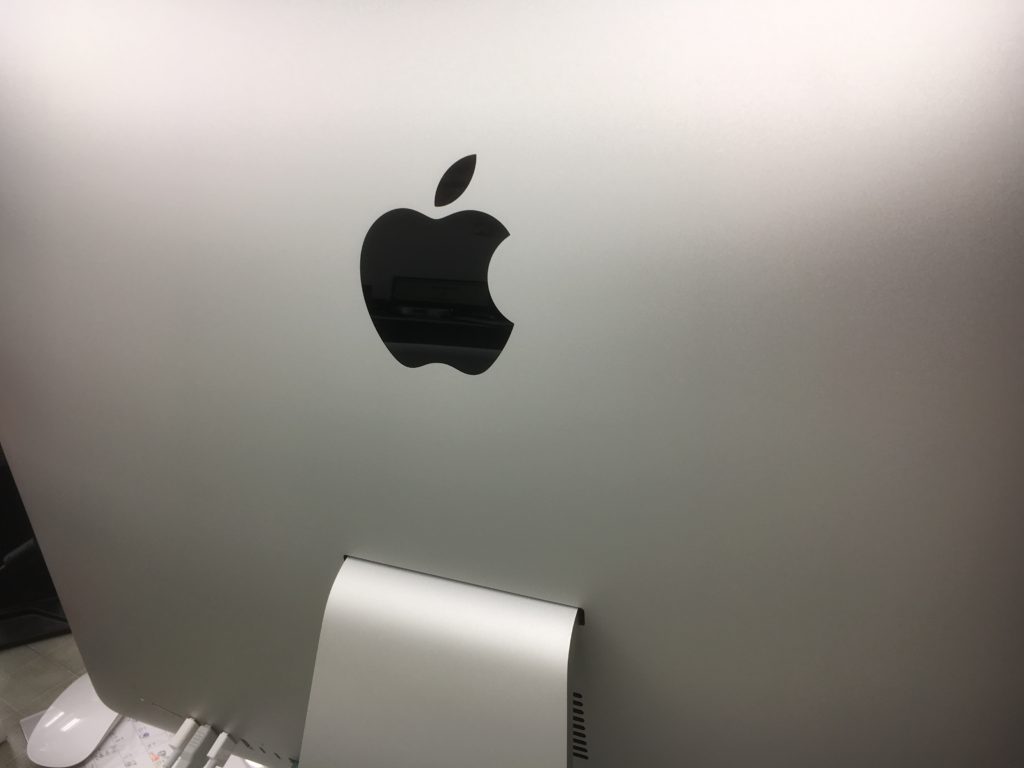iMac裏面のネック部分